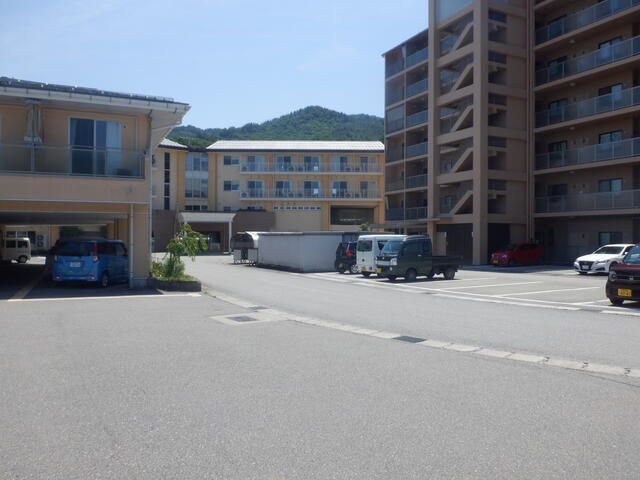 2004-Built 2DK Condo for Sale in Takayama, Gifu - Thumbnail 2