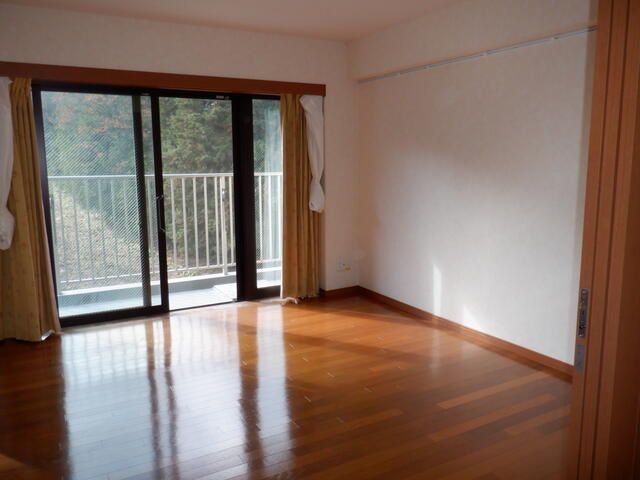 2004-Built 2DK Condo for Sale in Takayama, Gifu - Thumbnail 4