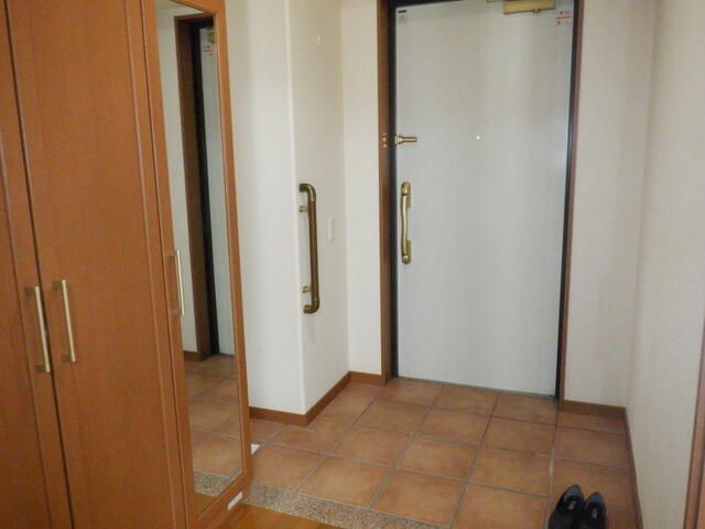 2004-Built 2DK Condo for Sale in Takayama, Gifu - Thumbnail 3