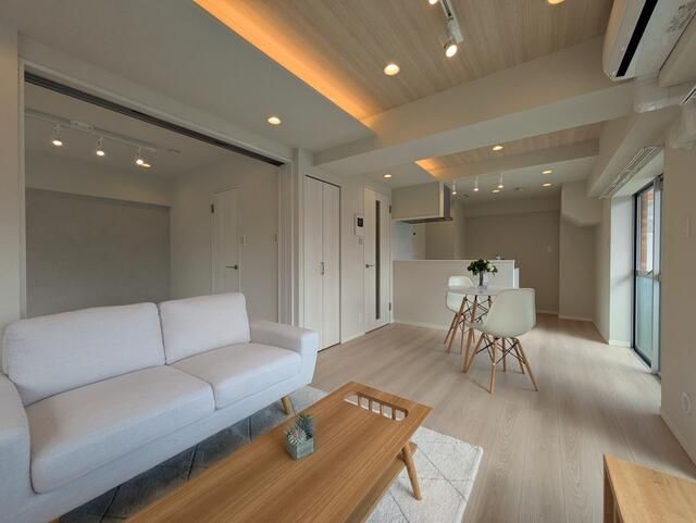 Renovated 1LDK Apartment for Sale in Bunkyo, Tokyo - Thumbnail 2
