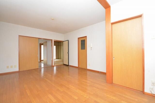2LDK Apartment for Sale in Kiryu, Gunma - 51.3 sqm - Thumbnail 4