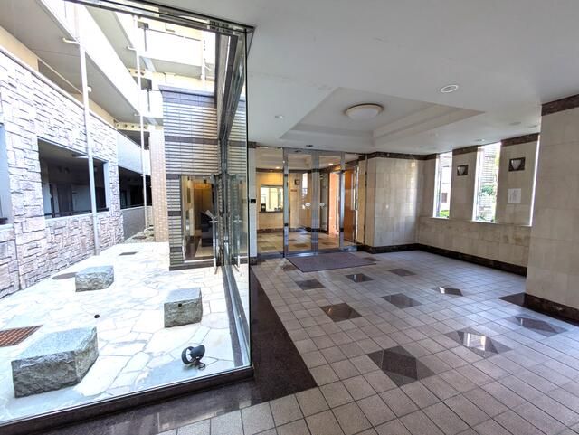 3LDK Apartment for Sale in Hirakata, Osaka - Renovated 2021 - Thumbnail 2