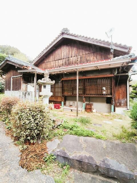 Traditional Japanese House with Detached Unit in Ainan, Ehime - Thumbnail 3