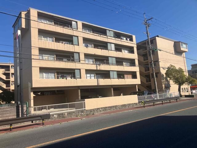 1LDK Corner Apartment with Dual Balconies in Nara City - Thumbnail 2