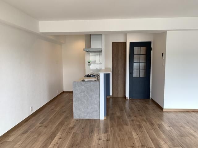 Renovated 2LDK Apartment for Sale in Taisho Ward, Osaka - Thumbnail 4