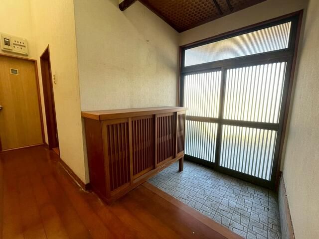 5DK House for Sale in Chita City, Aichi - Sunroom, Elevated Lot - Thumbnail 2