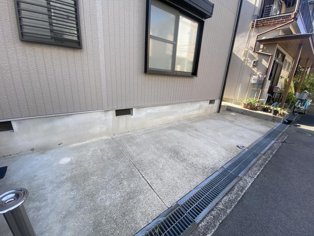 Renovated 4LDK House for Sale in Hirakata, Osaka - Thumbnail 3
