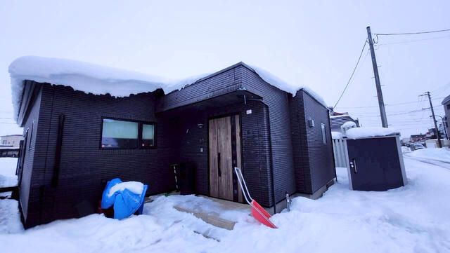 2023 Built 4LDK House in Tobetsu with Solar Power & Full Underfloor Heating - Thumbnail 2