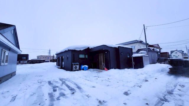 2023 Built 4LDK House in Tobetsu with Solar Power & Full Underfloor Heating - Thumbnail 3