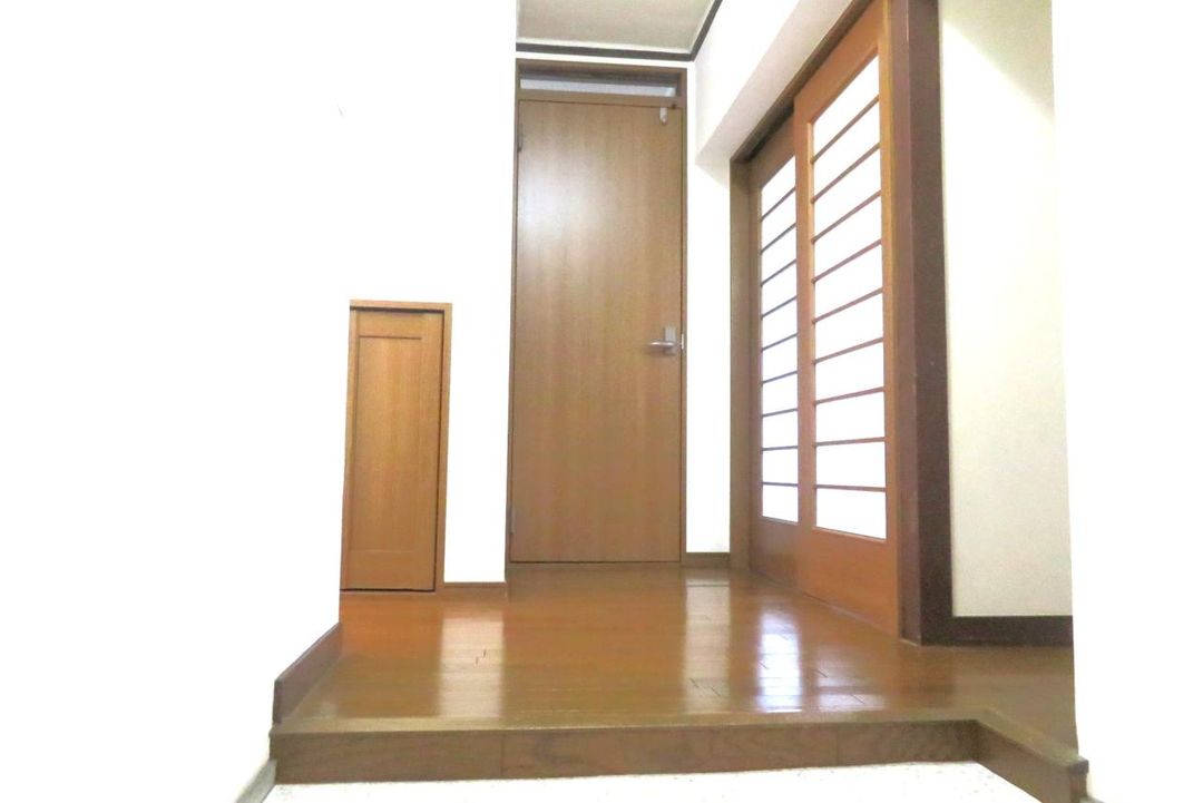 Renovated 2LDK Apartment with Mountain Views in Osaka Sayama - Thumbnail 2