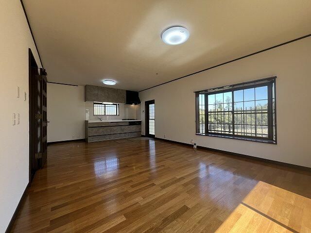 4LDK Used House for Sale in Inashiki, Ibaraki - 257 sqm Land - Thumbnail 2