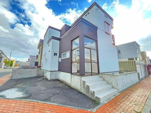 4LDK Corner Lot House for Sale in Ebetsu, Hokkaido - Thumbnail 2