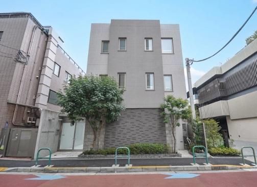 Minami-Aoyama Low-Rise 2LDK Condo with Balcony | 198.8M Yen - Thumbnail 3