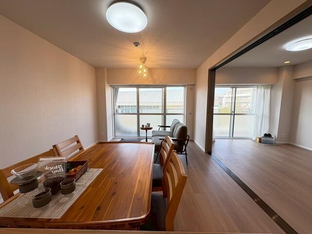 Renovated 3LDK Apartment for Sale in Toyonaka, Osaka - Thumbnail 4
