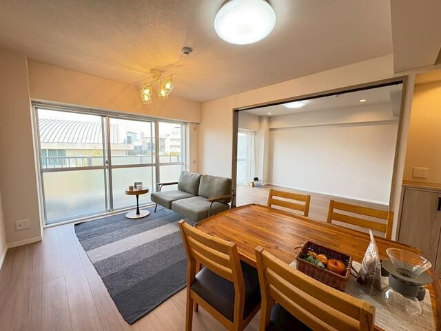 Renovated 3LDK Apartment for Sale in Toyonaka, Osaka - Thumbnail 3