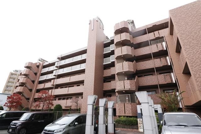 Renovated 3LDK Apartment for Sale in Hirakata, Osaka - Thumbnail 2