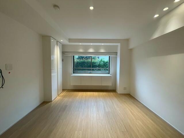 Spacious 3LDK Apartment in Hiroo, Shibuya - High-End Low-Rise Building - Thumbnail 3