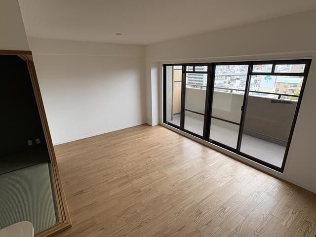 Renovated 3LDK Apartment in Joto Ward, Osaka | 70.2 sqm - Thumbnail 2