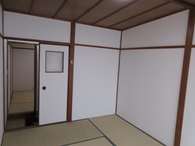 Terrace House for Rent in Daito City, Osaka - 3DK, No Deposit - Thumbnail 2