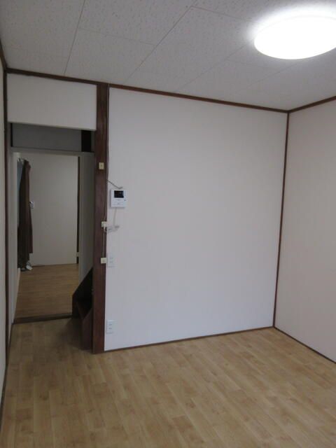 Terrace House for Rent in Daito City, Osaka - 3DK, No Deposit - Thumbnail 3