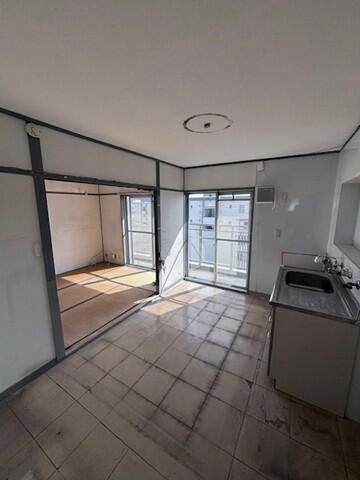3DK Apartment for Sale in Higashinada Ward, Kobe - Thumbnail 4