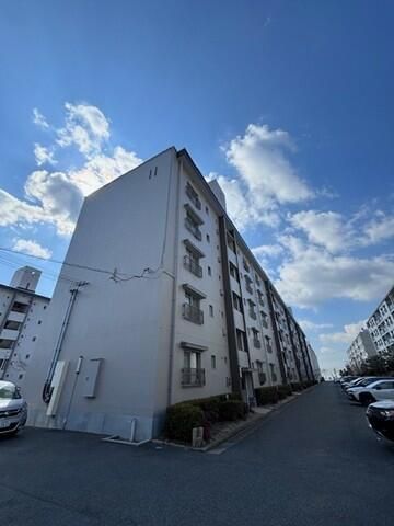 3DK Apartment for Sale in Higashinada Ward, Kobe - Thumbnail 2