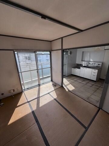 3DK Apartment for Sale in Higashinada Ward, Kobe - Thumbnail 3