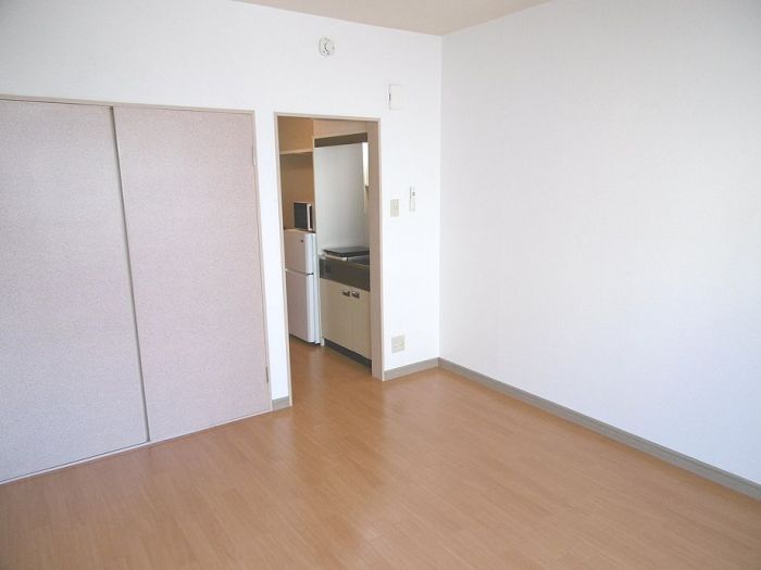 1K Apartment for Rent in Takamatsu with Free Internet & Appliances - Thumbnail 4