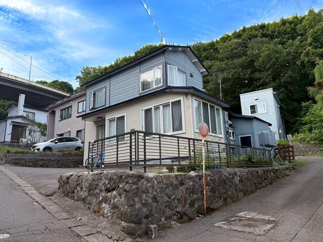 Renovated 3LDK House for Sale in Muroran, Hokkaido - 15% Yield - Thumbnail 2