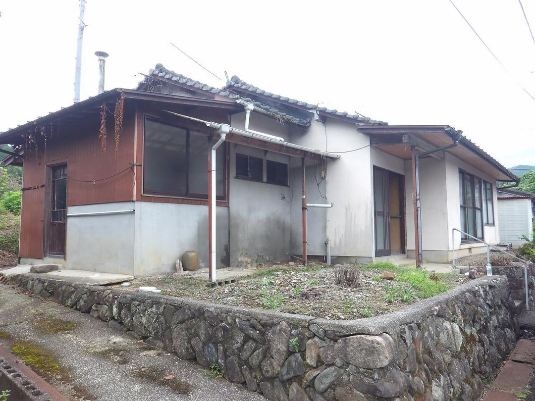 1955 4LDK House for Renovation in Iwakuni, Yamaguchi - Thumbnail 2