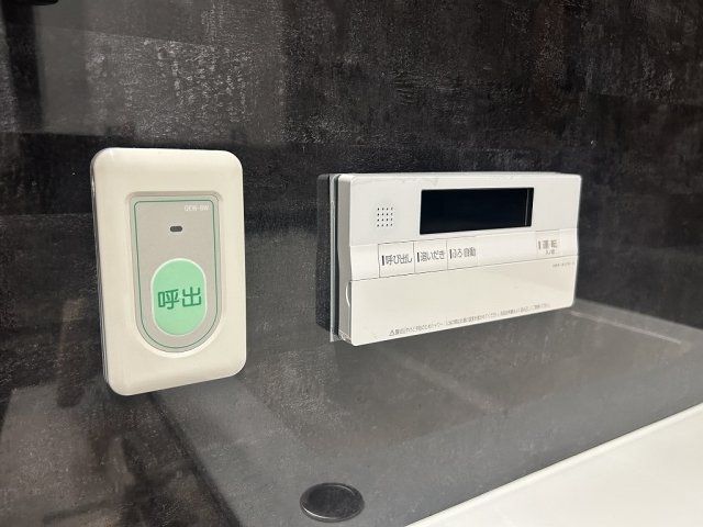 2LDK Apartment for Sale in Minato Mirai, Yokohama - Thumbnail 3