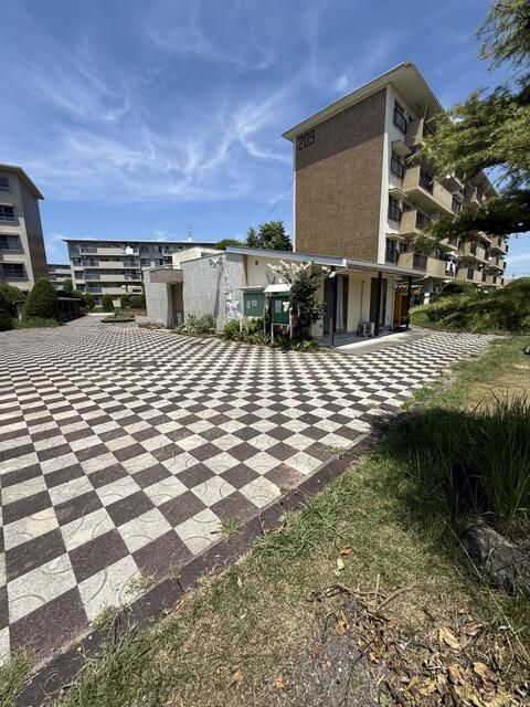 2LDK Apartment for Sale in Konan City, Aichi - Thumbnail 2