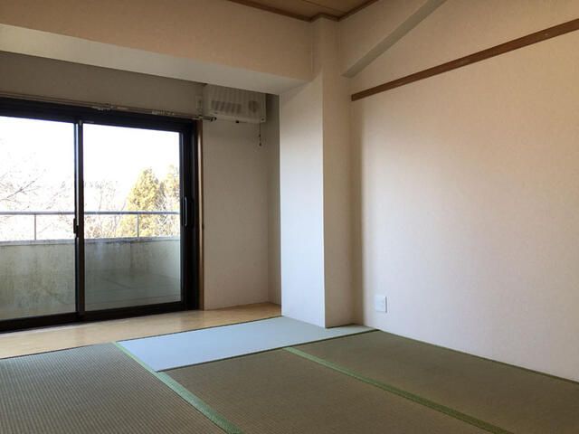 2LDK Apartment for Sale in Yamanakako with Fuji View - Thumbnail 4