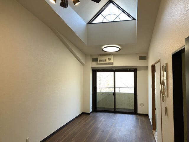 2LDK Apartment for Sale in Yamanakako with Fuji View - Thumbnail 2