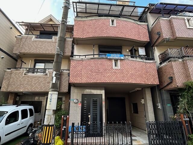 Pet-Friendly 3LDK Steel House with Rooftop Balcony in Osaka - Thumbnail 2