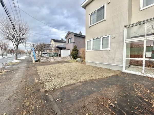 Renovated 4LDK House in Sapporo's Kita Ward with 4 Car Parking - Thumbnail 3