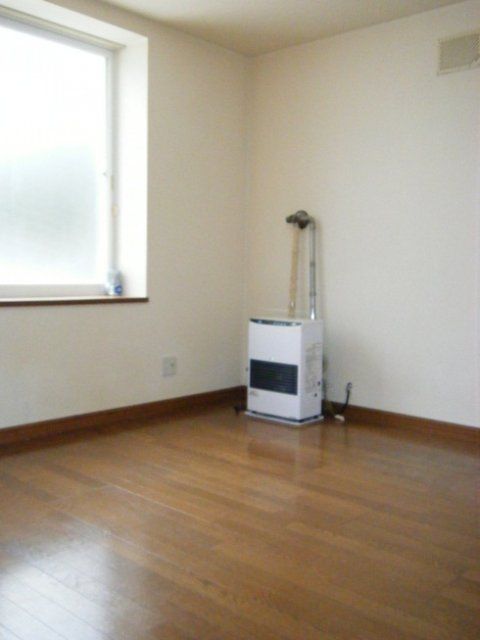 Renovated 1K Apartment for Rent in Quiet Sapporo Higashi Ward - Thumbnail 3