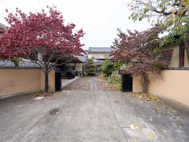 8DK House with Annex & Storehouse on Large Plot in Chikuma - Thumbnail 4