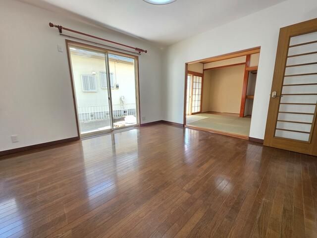 4LDK Used House for Sale in Ushiku, Ibaraki - 101 sqm - Thumbnail 3