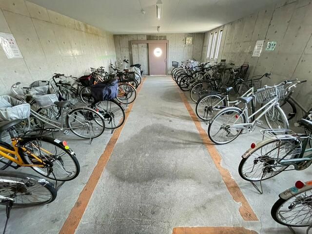 2SLDK Pet-Friendly Apartment for Sale in Hino, Tokyo - Thumbnail 2