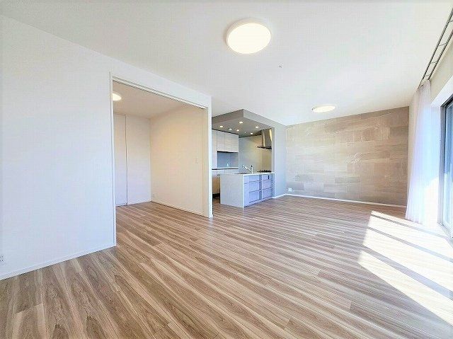 3LDK Apartment for Sale in Harumi, Chuo-ku, Tokyo - 86.85m2 - Thumbnail 4