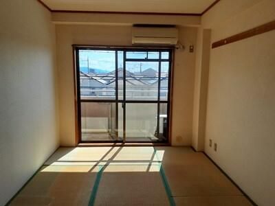 1DK Apartment for Rent in Shijonawate, Osaka - 29,000 JPY - Thumbnail 3