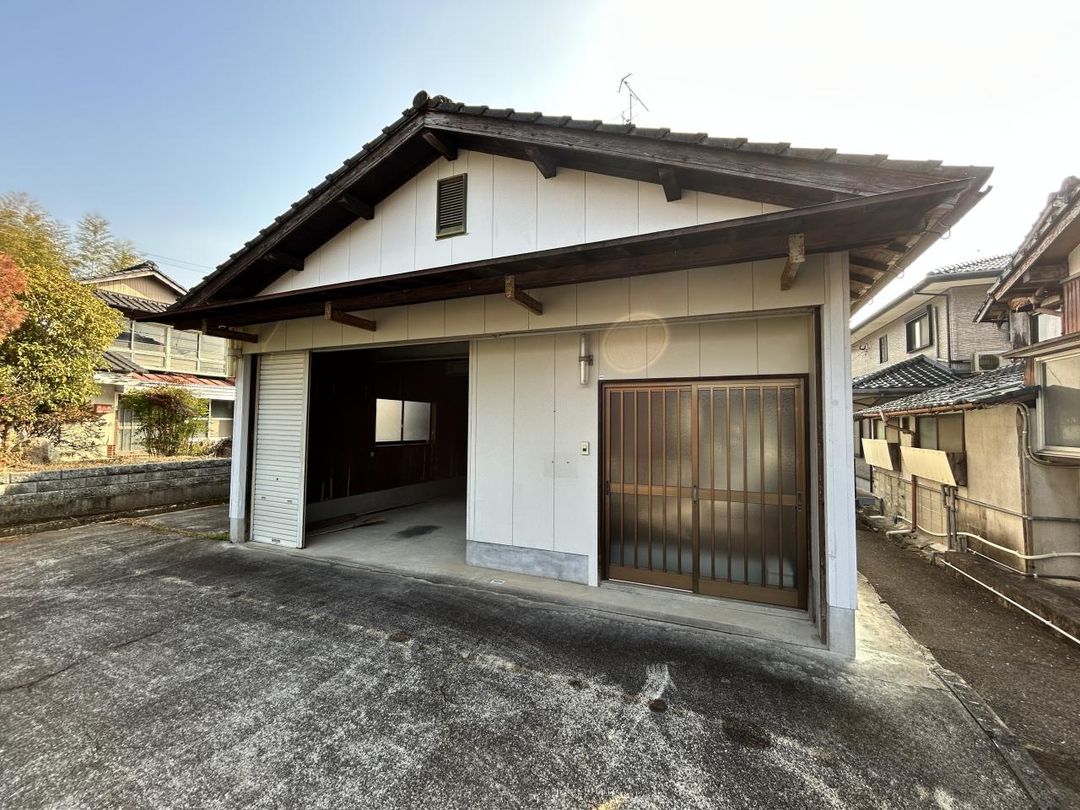 6DK Wooden House on 434.5 sqm Land in Takeo, Saga - Thumbnail 2