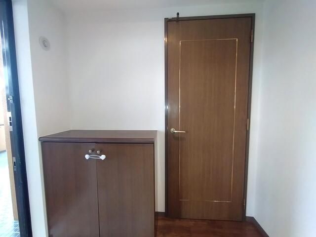 3LDK Apartment with Wide Balcony in Matsubara, Osaka | Renovated - Thumbnail 3