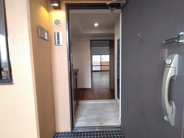 3LDK Apartment with Wide Balcony in Matsubara, Osaka | Renovated - Thumbnail 2