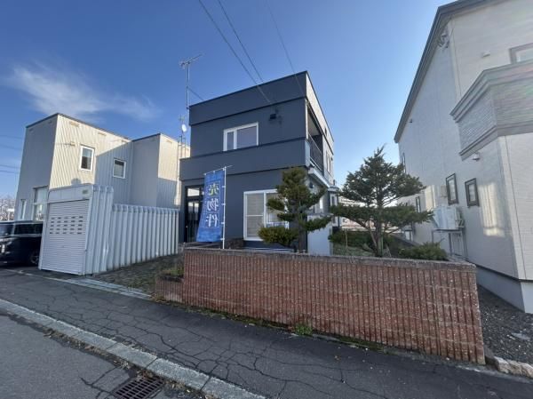 3LDK Detached House for Sale in Sapporo's Kita Ward - Thumbnail 2