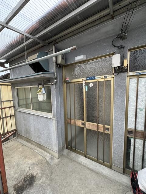 Renovated 2K Apartment for Rent in Neyagawa City, Osaka - Thumbnail 4