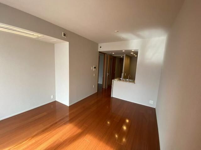 1LDK Apartment for Sale in Mita, Minato, Tokyo - 24-Story Tower - Thumbnail 4