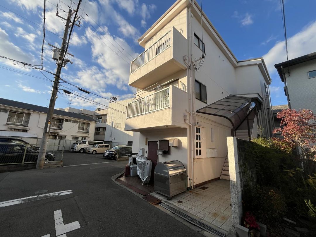 Renovated 1DK Apartment for Rent in Suita, Osaka - Thumbnail 2