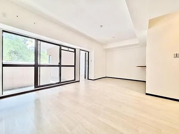Renovated 4LDK Apartment for Sale in Higashiosaka, Osaka - Thumbnail 2